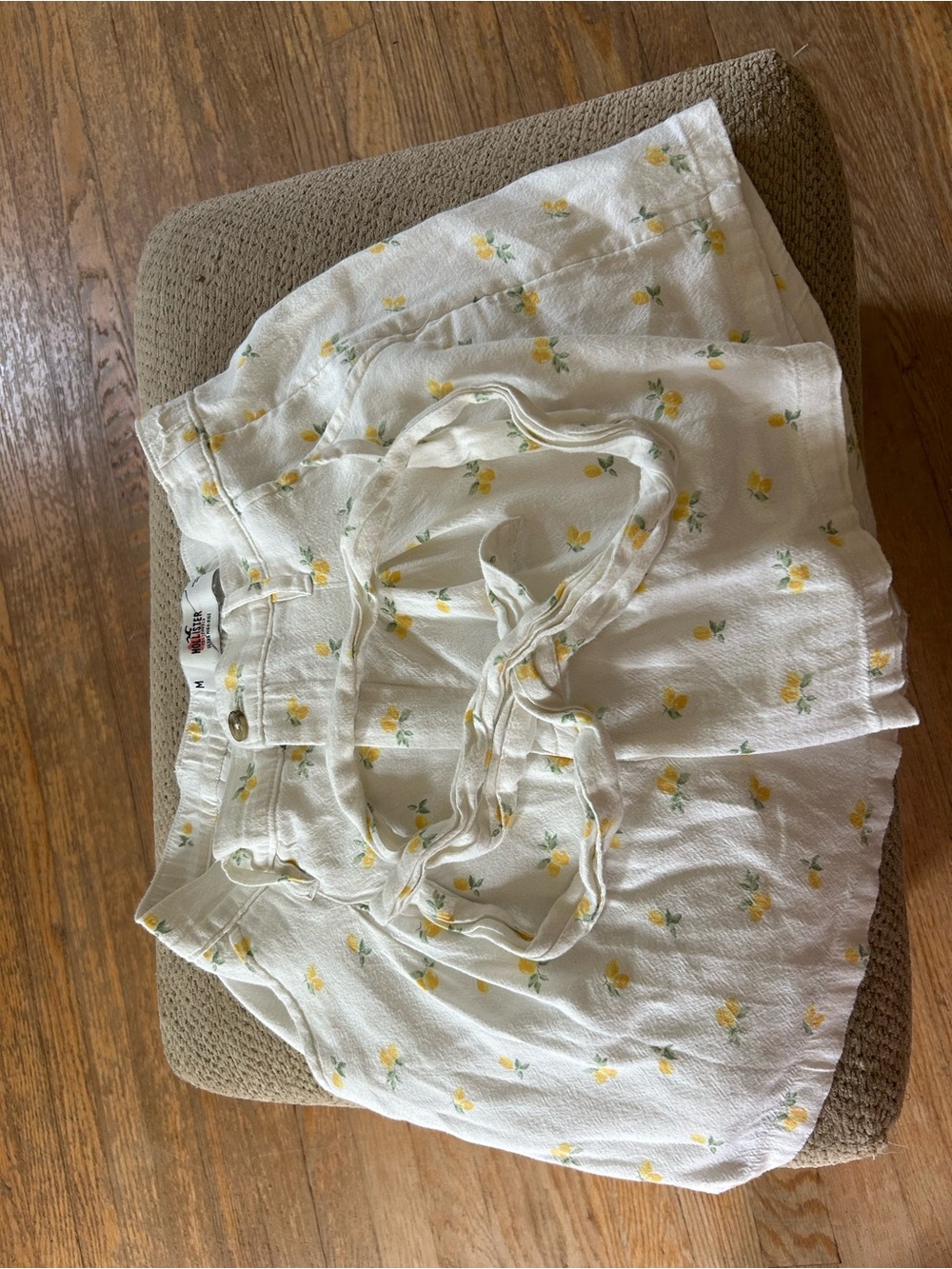 Hollister ultra high rise shorts with lemon print Medium, with tie belt